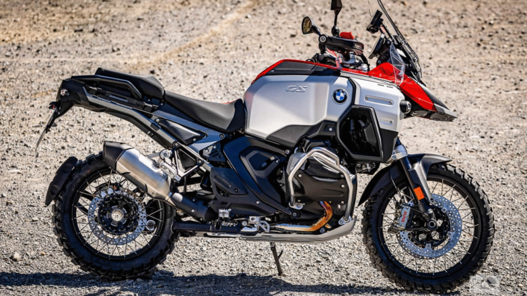 5. BMW R1250GS (2025): प्रीमियम एडवेंचर बाइक